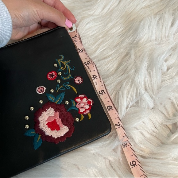 Express Oversized Black clutch/wristlet - Picture 8 of 8